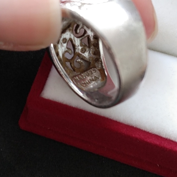 Sterling Silver Ring Size 7 ! Stunning. - Picture 5 of 6